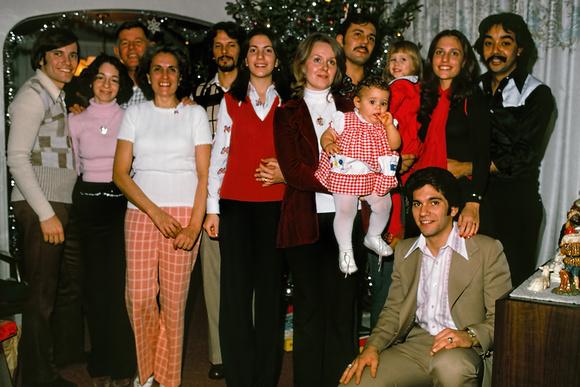 741225_0001_F1 The Whole Family (except Chucky) at Christmas 1974
