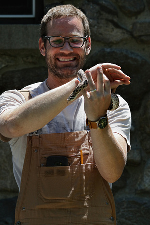 170603_0848_EOS M5 Teatown's Kevin Schroeder Finds a Hog Nose Snake in the Gardens