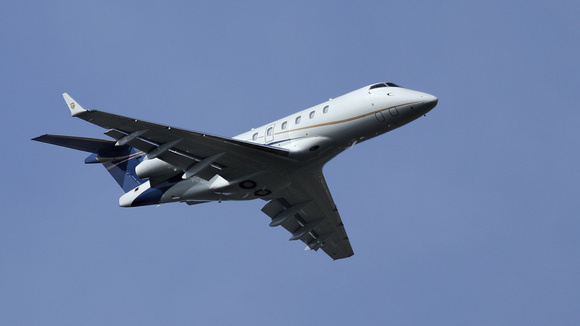 170423_0670_EOS M5 A Private Jet Passing Overhead