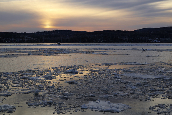 190219_3723_EOS M5 A Winter Sunset at Steamboat Waterfront on the Hudson River