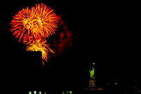 760704 _0012_F1 US Bicentennial Fireworks in New York Harbor on the 4th of July 1976