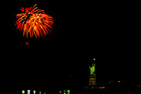 760704 _0011_F1 US Bicentennial Fireworks in New York Harbor on the 4th of July 1976