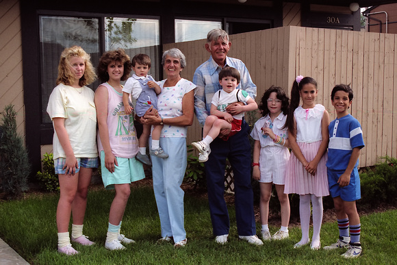 880821_F1 Grandma Grandpa and almost all the Grandchildren in 1988