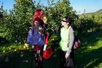211019_05514_A7RIV Kathy and Kym in the Apple Orchard at Warwick Valley Winery