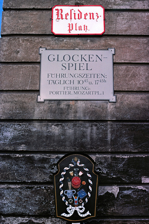 790600_0152_F1 Glockenspiel in Salzburg Austria